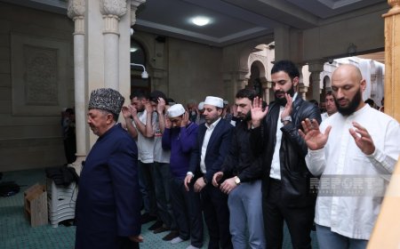 Bakıda Ramazan münasibətilə bayram namazı qılınıb