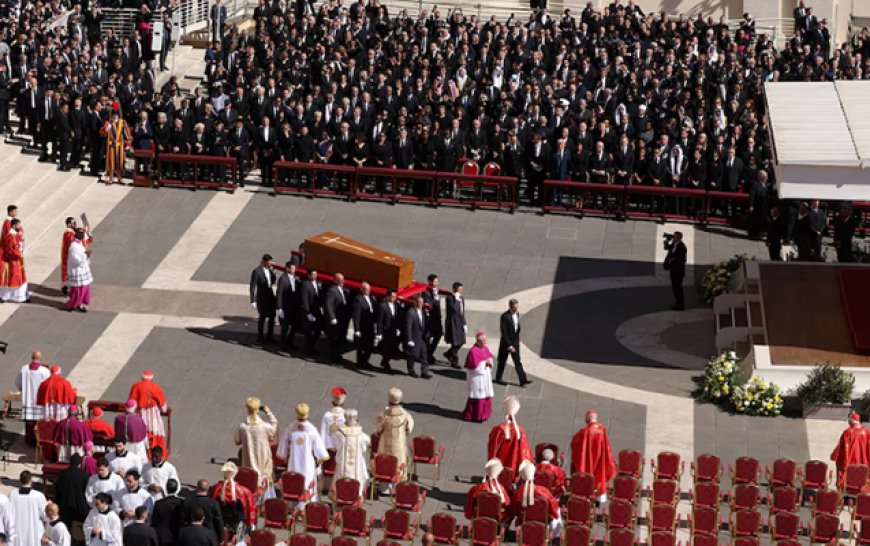 Roma Papası dəfn olundu