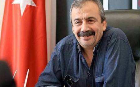 Sırrı Süreyya Öndər vəfat edib