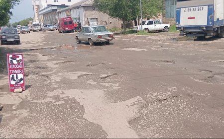 Cəlilabadda bu küçənin ''yama''ların peykdən görmək olur ama başçı görmür -Video