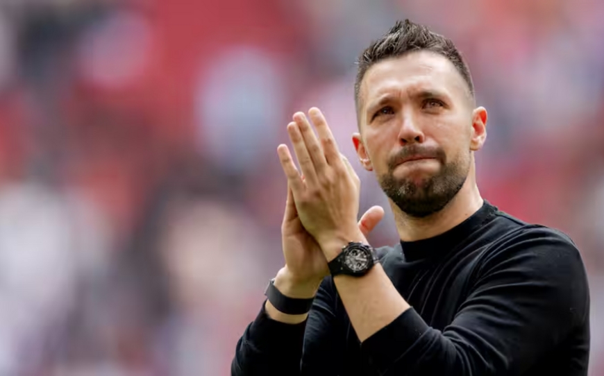 "Ayaks" baş məşqçisi ilə yollarını ayırıb