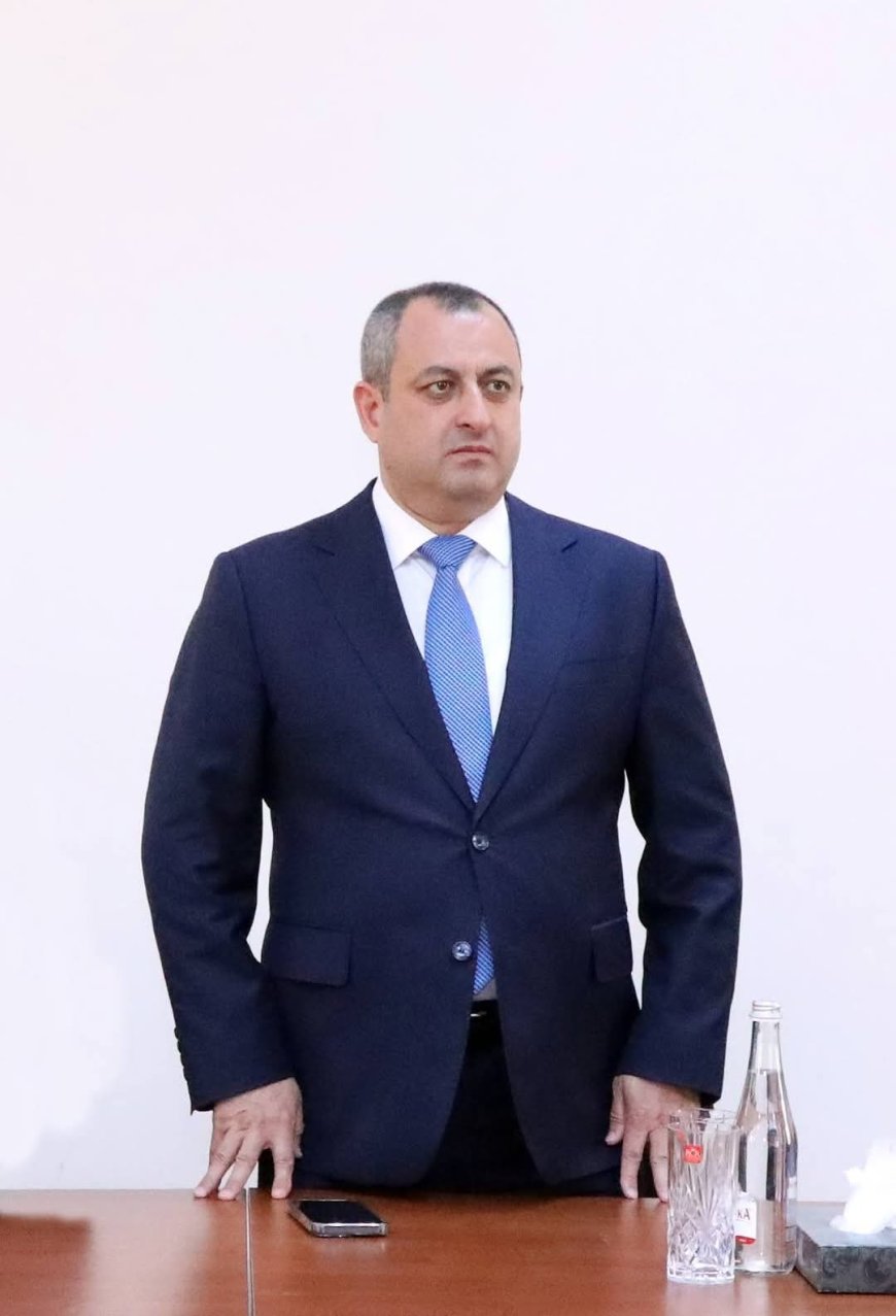 Suraxanı Rayon İcra Hakimiyyəti başçısı Adil Əliyev 85 №-li tam orta məktəbdə Yeni Suraxanı qəsəbəsinin sakinləri ilə görüşüb