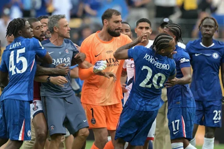 Finalda uduzan PSJ-nin baş məşqçisi "Çelsi"nin futbolçusunu vurdu - FOTO