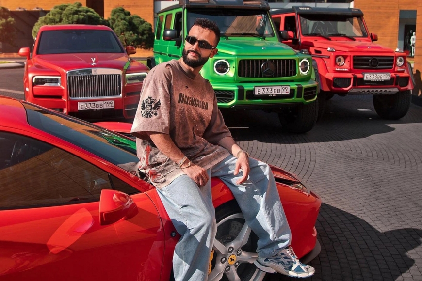 Axtarışda olan bloqer Hüseyn Həsənovun iri vergi borcu yaranıb