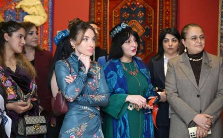 Alena Əliyeva sərgidə - FOTO