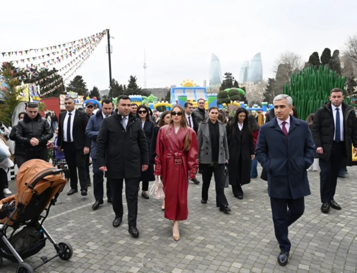 Alena Əliyeva Novruz yarmarkasını ziyarət edib