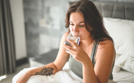 Səhərlər ilıq su içməyin xeyri