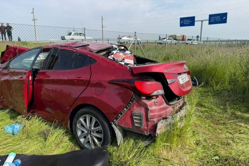 Cəlilabadda ağır yol-nəqliyyatı hadisəsi: toya gedən ailə qəzaya düşdü