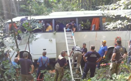 Ukrayna uşaqların olduğu avtobusu vurdu - Foto