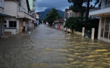 Kastamonuda leysan yağışları selə səbəb olub, ev və iş yerləri su altında qalıb