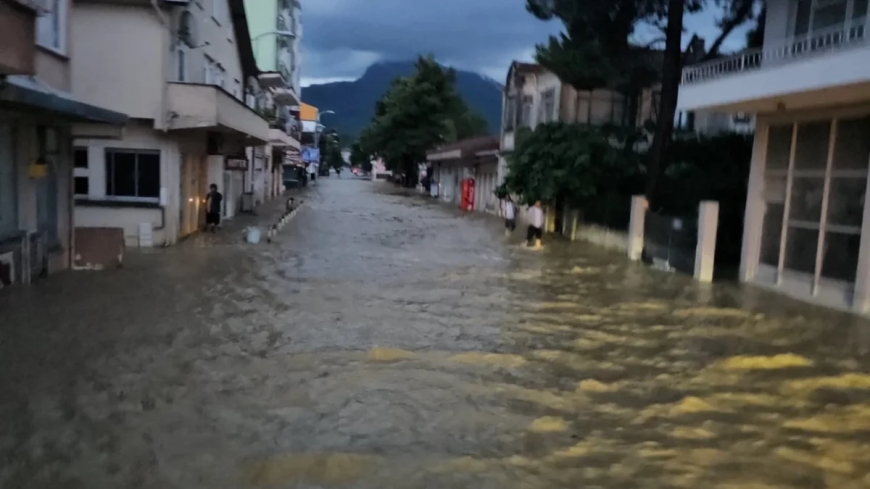 Kastamonuda leysan yağışları selə səbəb olub, ev və iş yerləri su altında qalıb